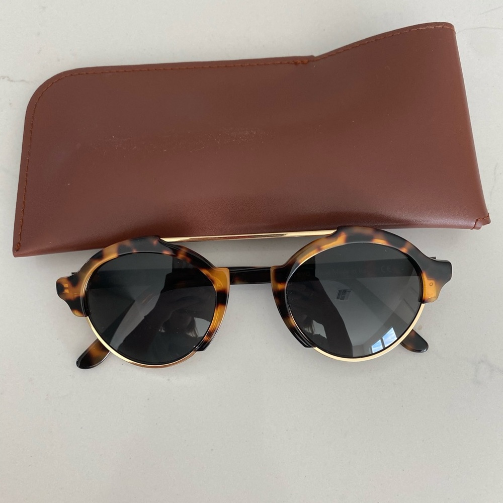 Women’s Illesteva Milan IV sunglasses NWOT